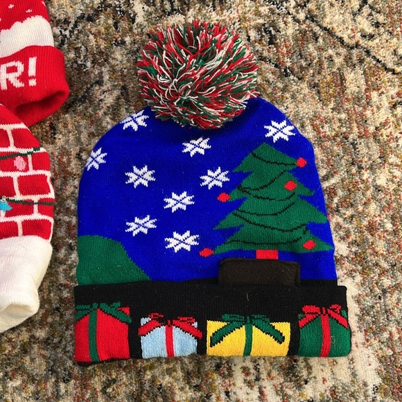LED Christmas Pom Pom Beanies / Hats / Toques - Picture 4 of 10